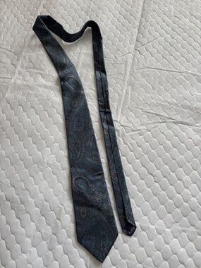 Men's Paisley Tie in Dark Navy